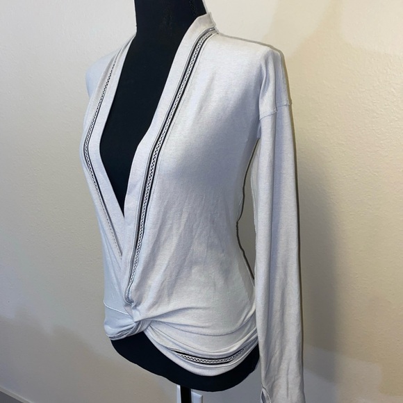 Lululemon Ivivia Long Sleeve Top Girls Light Blue - Picture 3 of 6